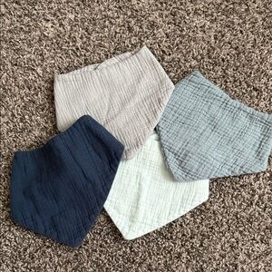 Muslin Bib Set